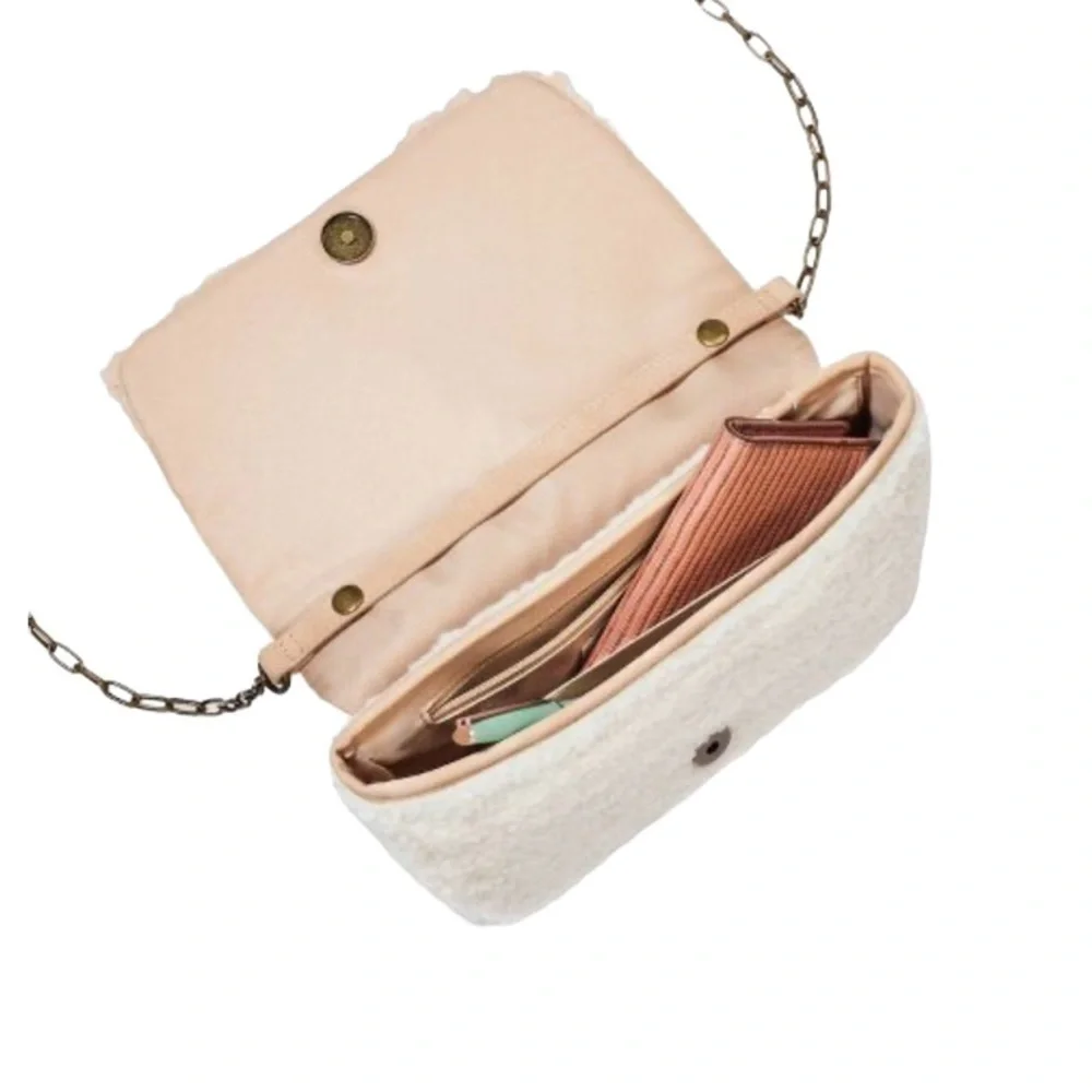 UNIVERSAL THREAD Flap Crossbody Bag - Universal Thread White/ tan plush